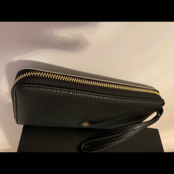 Zipper Wallet with Wrist Strap - NWT - Picture 3 of 6
